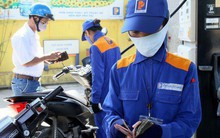 Giá xăng giảm sâu gần 1.500 đồng/lít từ 15h chiều nay