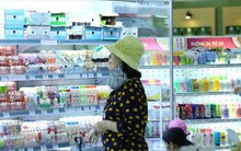 Tết và “cuộc chiến” hàng nội - hàng ngoại