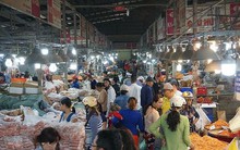 Chợ thủy hải sản khô lớn nhất Sài Gòn tất bật ngày cận Tết