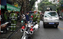 Quận Hoàn Kiếm ra quân lập lại trật tự vỉa hè trong ngày làm việc đầu tiên của năm mới