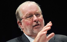 Chuyên gia kỳ cựu lỗ nặng vì chơi cổ phiếu liên quan đến tiền ảo