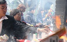 "Đốt vàng mã nhà lầu, xe hơi, người đẹp..., hương linh có dùng đâu"