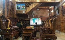 Nhà gỗ tiền tỷ của cán bộ kiểm lâm Lai Châu: "Toàn bộ là gỗ hợp pháp"!?