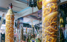 Gặp người chế tác cặp nến "khủng" nặng cả tấn lập kỷ lục Guinness Việt Nam, được bán với giá 300 triệu đồng