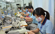 Cú hích 200 tỉ USD từ xuất khẩu (*): Để không còn "xuất khẩu giùm"