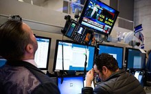 Tại sao chứng khoán Mỹ lại rơi vào vòng xoáy đỏ lửa?