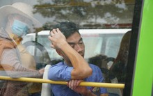 Người dân ùn ùn về quê ăn Tết, các tuyến đường Sài Gòn kẹt cứng