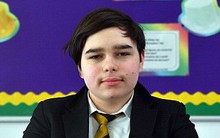 Gặp thần đồng 12 tuổi có chỉ số IQ cao hơn cả thiên tài quá cố Stephen Hawking, lọt 1% những người thông minh nhất thế giới