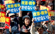 Người Nhật muốn Thủ tướng Abe từ chức vì bê bối đất đai