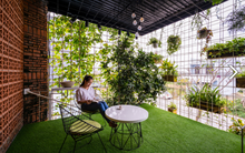 Căn nhà ống hai tầng từ xưởng gỗ cũ ở Đà Nẵng đẹp lung linh trên báo ngoại