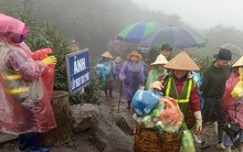 Ảnh: Nhọc nhằn gánh rác trên non thiêng Yên Tử