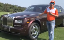 "Ông trùm Rolls-Royce" Đoàn Hiếu Minh đích thân giới thiệu những tiện ích tuyệt vời của siêu xe Phantom thế hệ VI được trưng bày tại sân FLC Hạ Long Golf