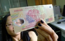 Mật phục bắt kẻ vận chuyển tiền giả ‘khủng' từ TQ vào VN