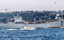 Nga cấp tốc chở vũ khí sang "tiếp sức" cho Syria: Hầm tàu chất đầy tên lửa phòng không?