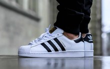 Thu giữ gần 400 đôi giày thể thao giả mạo nhãn hiệu Adidas và Nike