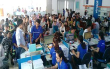 Thất thủ ở các điểm giao dịch ở thành phố, khách hàng đến tỉnh khác để đăng ký thông tin thuê bao