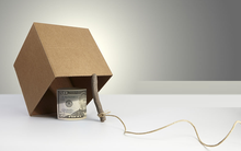 Đợi đúng thời cơ "vồ mồi", nhà đầu tư càng hoảng loạn bán ra, tiền chực chờ bắt đáy càng chảy mạnh