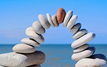 Hai bài học quý giá về "luật đời": Chỉ bạn mới có thể tự giúp mình trong lúc hoạn nạn, hãy nhìn vào mặt tích cực để sống có ý nghĩa hơn