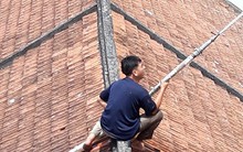 Cháy chung cư cao cấp trong ngõ nhỏ, cư dân bỏ chạy