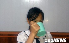 Cô giáo ở Hải Phòng phạt học sinh uống nước giặt giẻ lau bảng