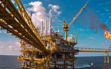 Hai nguyên nhân phía sau cú đảo chiều chóng vánh của giá dầu