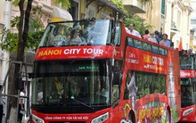 Chính thức khai trương tuyến xe buýt hai tầng mui trần đầu tiên ở Hà Nội: Giá vé 300k/4h