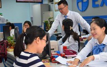 Phí ngân hàng tăng, doanh nghiệp bức xúc