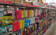 Hàng Trung Quốc "khoác áo" Mumuso, Miniso... bày bán công khai giữa Hà Nội