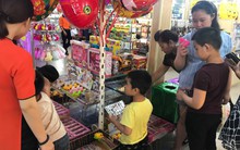 Thị trường đồ chơi "rộn ràng" trong ngày 1/6