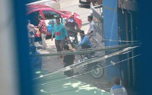 Bệnh viện quá tải, "cò" sống khỏe!