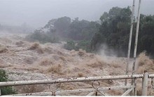 Lũ lớn chia cắt các tỉnh Tây Bắc: Nhiều người chết và mất tích, giao thông tê liệt