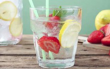 9 cách thông minh giữ cho cơ thể đủ nước trong mùa hè nóng nực, đặc biệt là các sĩ tử cần tỉnh táo để làm bài thi