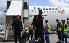 Đội tuyển Đức về đến quê nhà, nhanh chóng biến mất trong chiếc Limousine màu đen