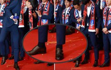 Son Heung-min bị CĐV Hàn Quốc ném trứng sau khi trở về nước từ World Cup 2018