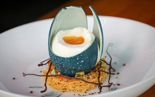 Trông như quả trứng nhưng đây lại là món tráng miệng đầy nghệ thuật từ vị đầu bếp nổi tiếng