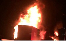 Hiện trường xe khách 47 chỗ cháy dữ dội trên đường vành đai 3 Hà Nội