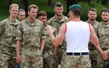 [World Cup 2018] Bí quyết để đội tuyển Anh vào được bán kết: Tham gia khóa huấn luyện của Hải quân Hoàng gia