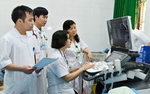 Điều chỉnh giá dịch vụ y tế, bệnh viện lo nguồn thu, dân lo chất lượng