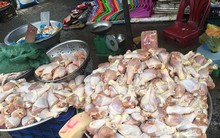 Mẹo tránh mua nhầm thịt gà thải chất lượng kém