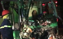 NÓNG: Tai nạn giữa 2 xe khách, 24 người bị thương
