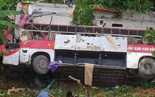 Xe khách rơi xuống vực, 30 người thương vong