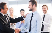 Muốn được sếp tán thưởng, nhân viên khôn ngoan sẽ làm những điều này