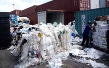 Nóng ngành nhựa: Công nhân mất việc, doanh nghiệp điêu đứng đang đồng loạt "kêu khóc" vì bị siết nhập khẩu phế liệu