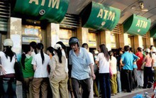 Lãi nghìn tỷ, 4 “ông lớn” ngân hàng vẫn nhăm nhe tăng phí