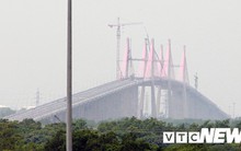 Ảnh: Sắp đến ngày thông xe, cầu Bạch Đằng vẫn là đại công trường