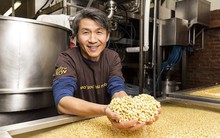 Bỏ việc ngân hàng JPMorgan mang đậu phụ bán khắp nước Mỹ từ chợ đến hàng trăm siêu thị và nhà hàng sang trọng, doanh nhân gốc Việt thu về 15 triệu USD mỗi năm