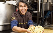 Bỏ việc ngân hàng JPMorgan mang đậu phụ bán khắp nước Mỹ từ chợ đến hàng trăm siêu thị và nhà hàng sang trọng, doanh nhân gốc Việt thu về 15 triệu USD mỗi năm