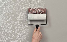 Bằng cách này những bức tường đơn điệu bỗng đẹp đến từng centimet chỉ trong nháy mắt