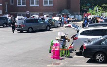 Hai chính phủ "choảng" nhau, hàng nghìn du học sinh cuống cuồng bán nhà, bán xe để về nước