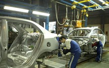 Thị trường ô tô cuối năm diễn biến khó lường